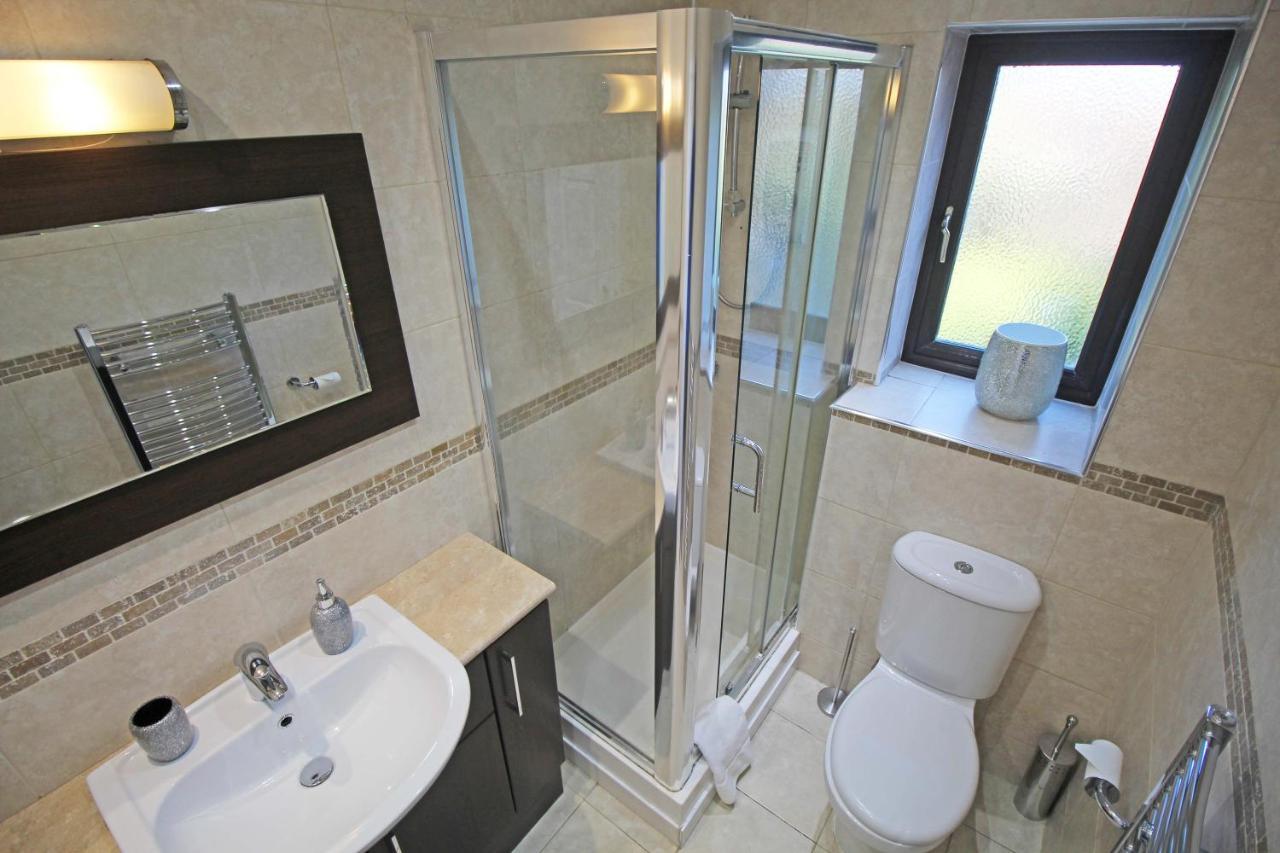 The Barwoods - Modern Spacious Home In Chester - Parking Luaran gambar